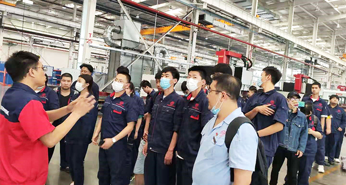 让后浪奔涌向前